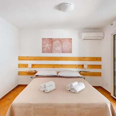 Relax In Villa With Garden Private Terrace 200M From Sea Siracusa 아파트