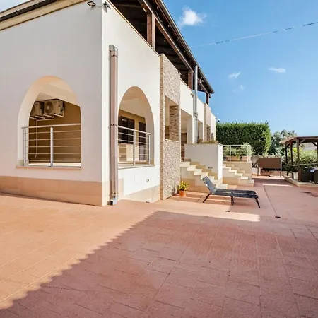 Relax In Villa With Garden Private Terrace 200M From Sea Siracusa 아파트 *