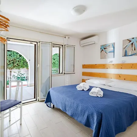 Relax In Villa With Garden Private Terrace 200M From Sea Siracusa 아파트 *