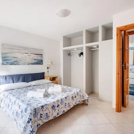 Relax In Villa With Garden Private Terrace 200M From Sea Siracusa 아파트 *