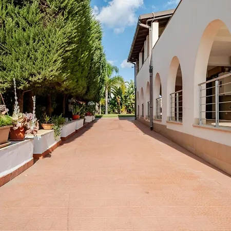 Relax In Villa With Garden Private Terrace 200M From Sea Siracusa 아파트