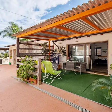 Relax In Villa With Garden Private Terrace 200M From Sea Siracusa 아파트